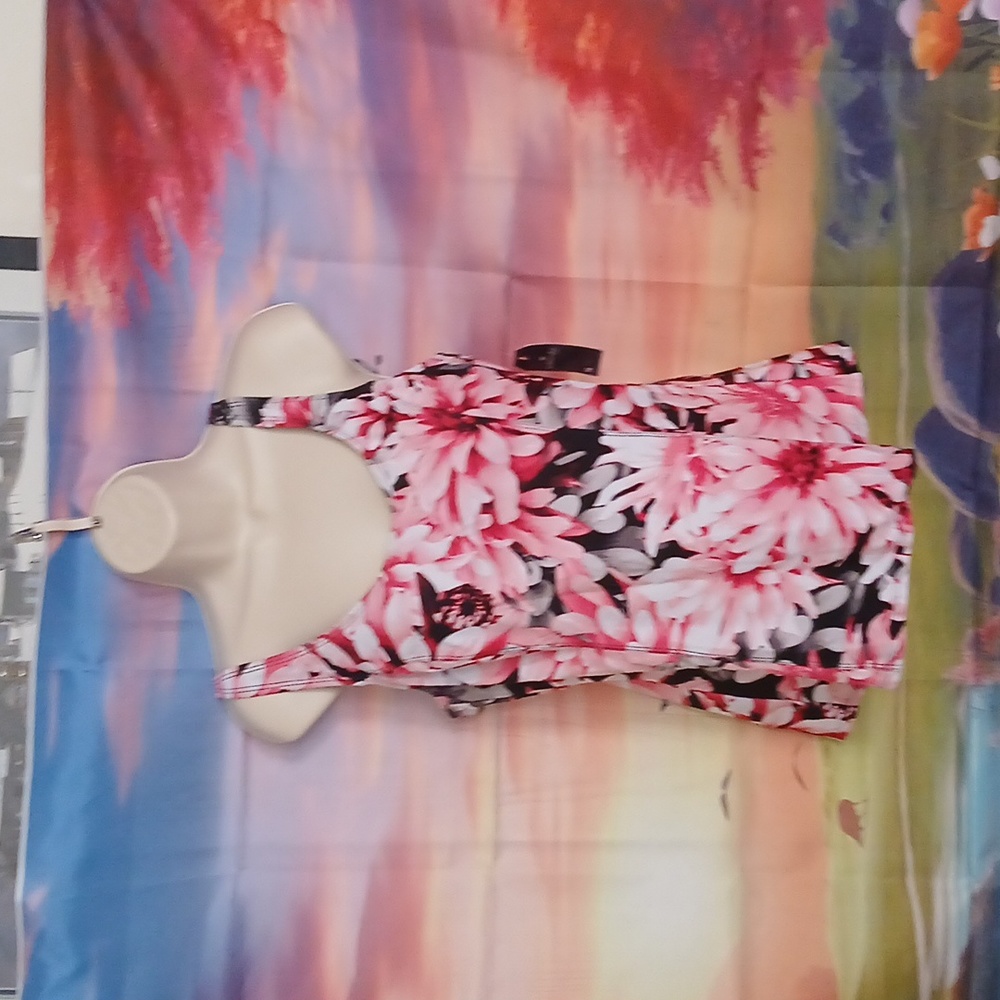 Womens Swim Top Size 14  NWT